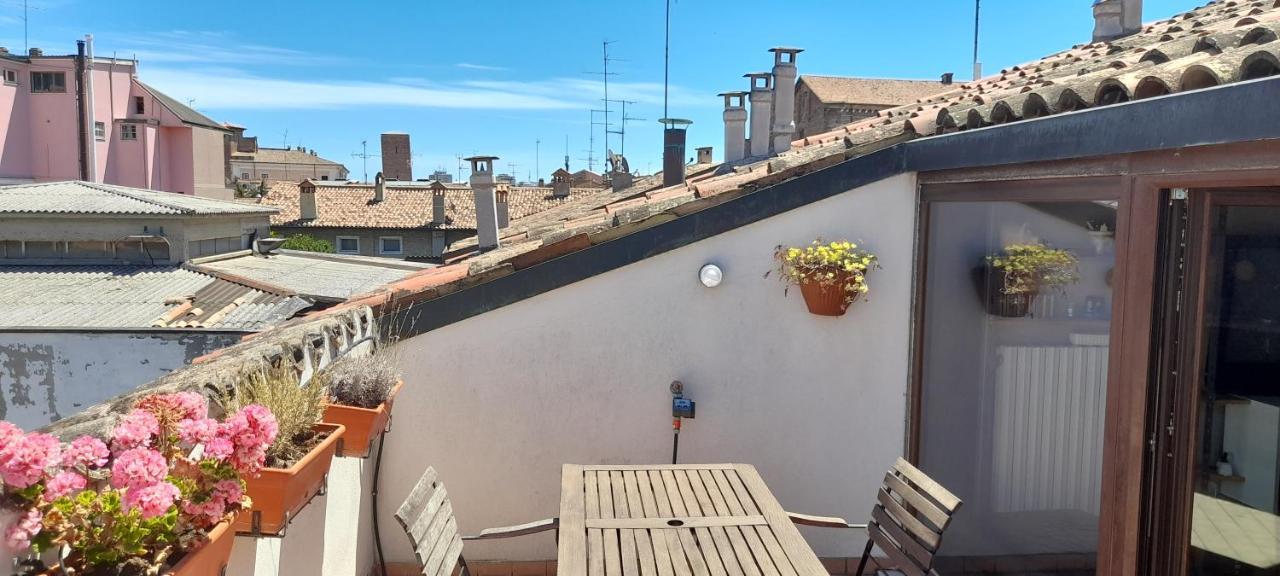 Corte Cavour. Una Mansarda Nel Cuore Della Citta Ravenna Exterior foto