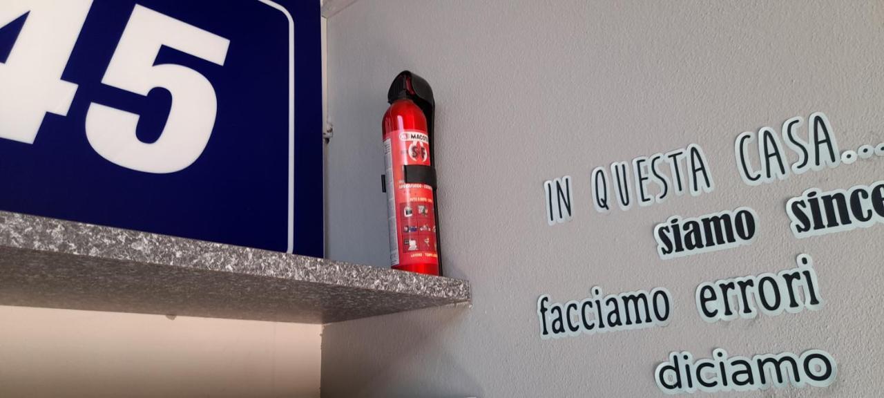 Corte Cavour. Una Mansarda Nel Cuore Della Citta Ravenna Exterior foto