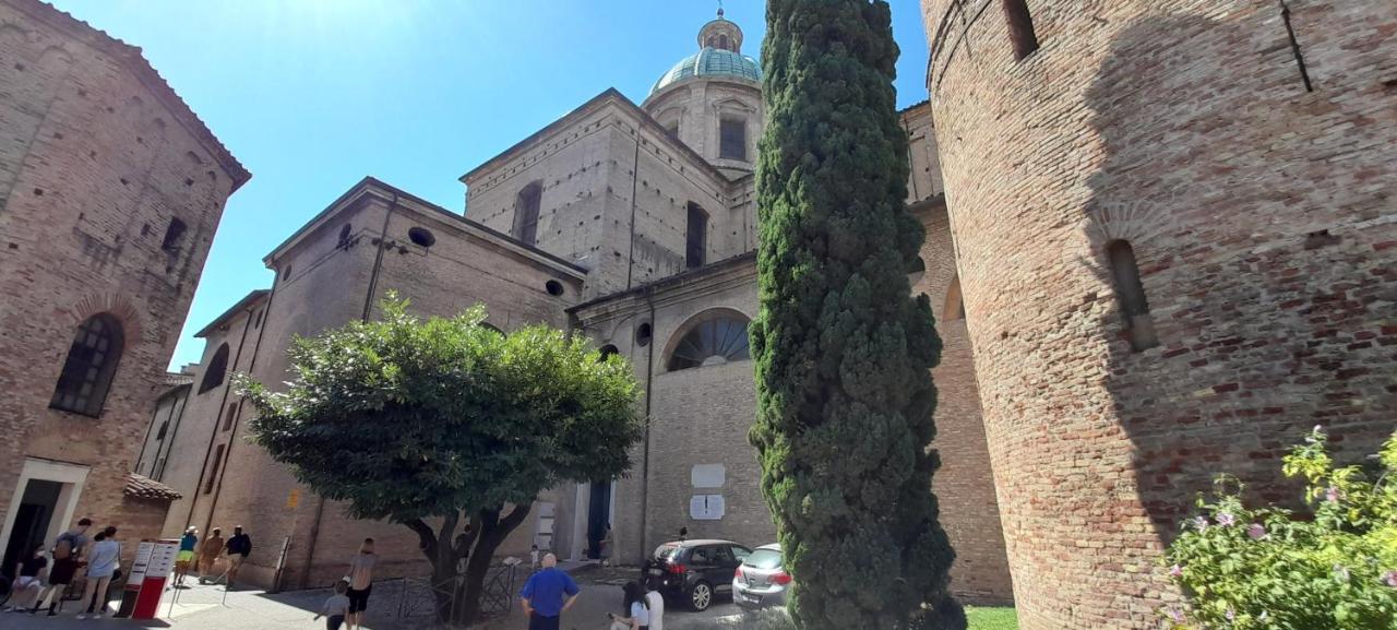 Corte Cavour. Una Mansarda Nel Cuore Della Citta Ravenna Exterior foto